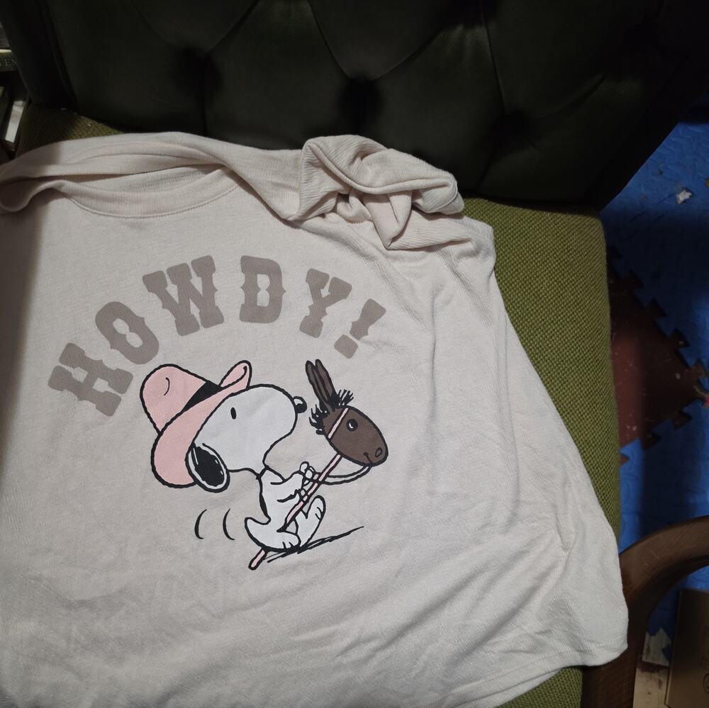Peanuts 2 pc pajama short set Medium NWOT Snoopy